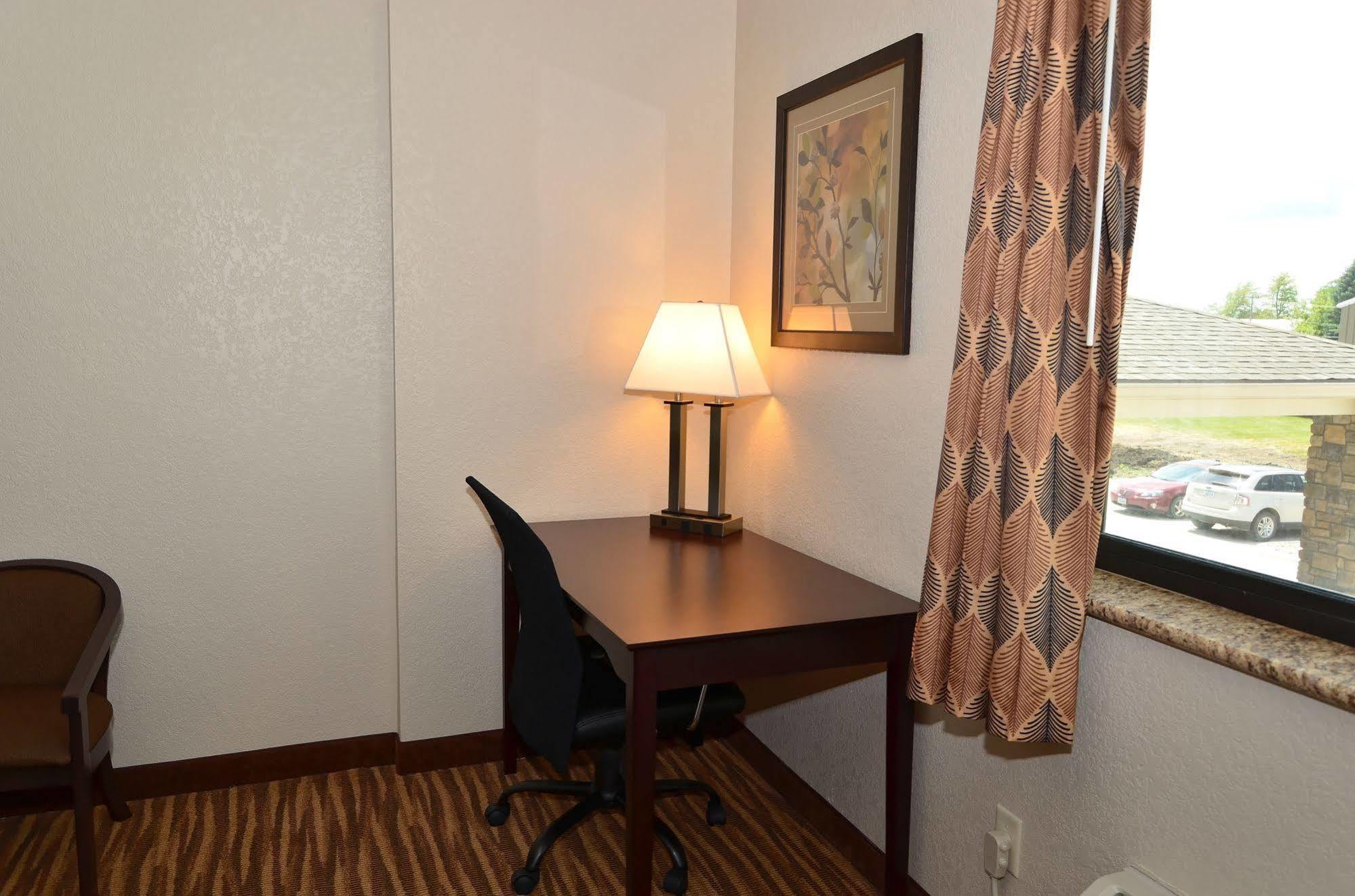 Cobblestone Inn & Suites - แคลเรียน ภายนอก รูปภาพ