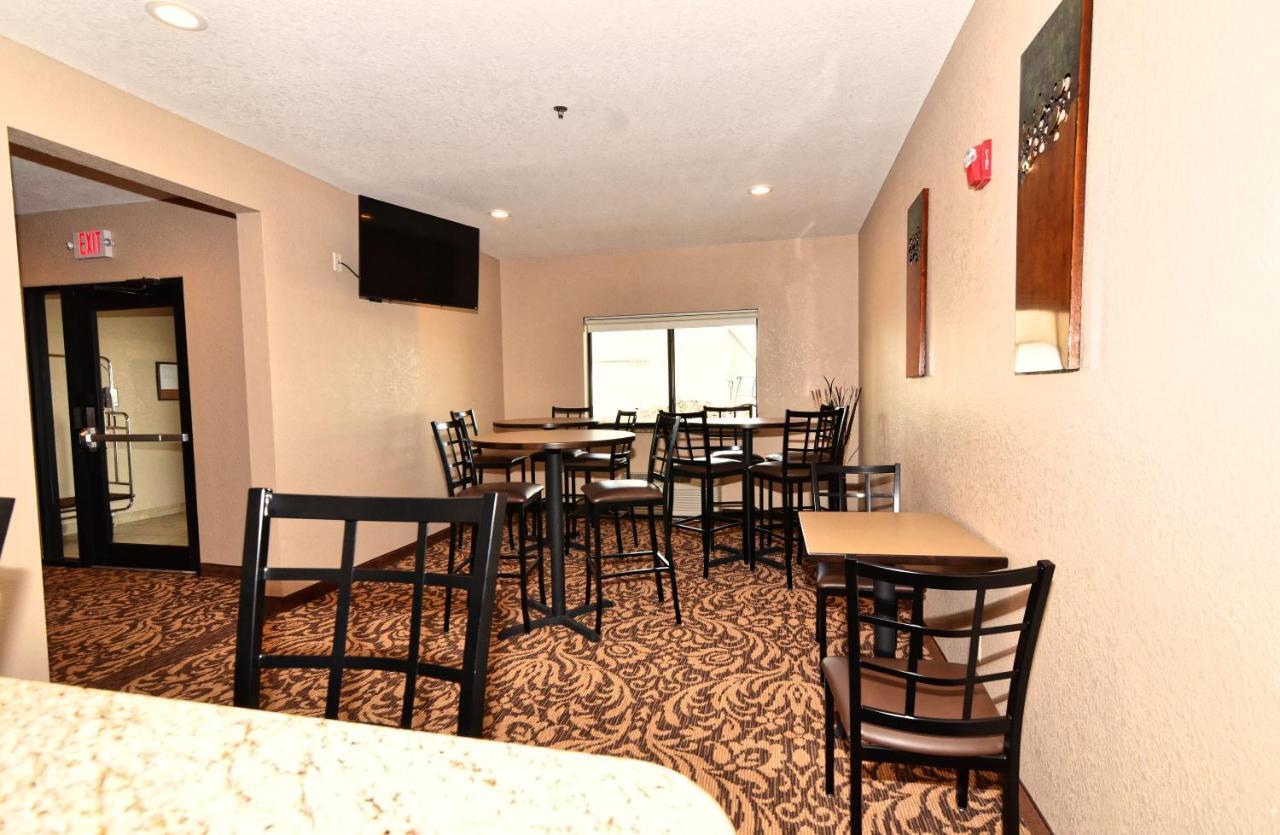 Cobblestone Inn & Suites - แคลเรียน ภายนอก รูปภาพ